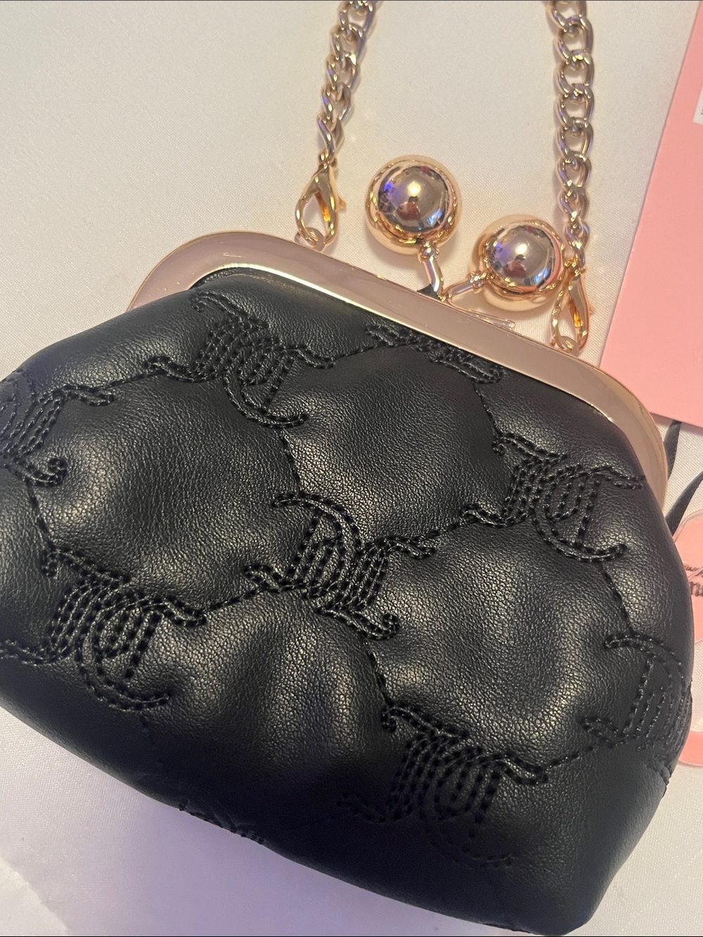Juicy Couture Black Quilted Mini Kiss-Lock Crossbody with Gold Chain NWT - Picture 3 of 3